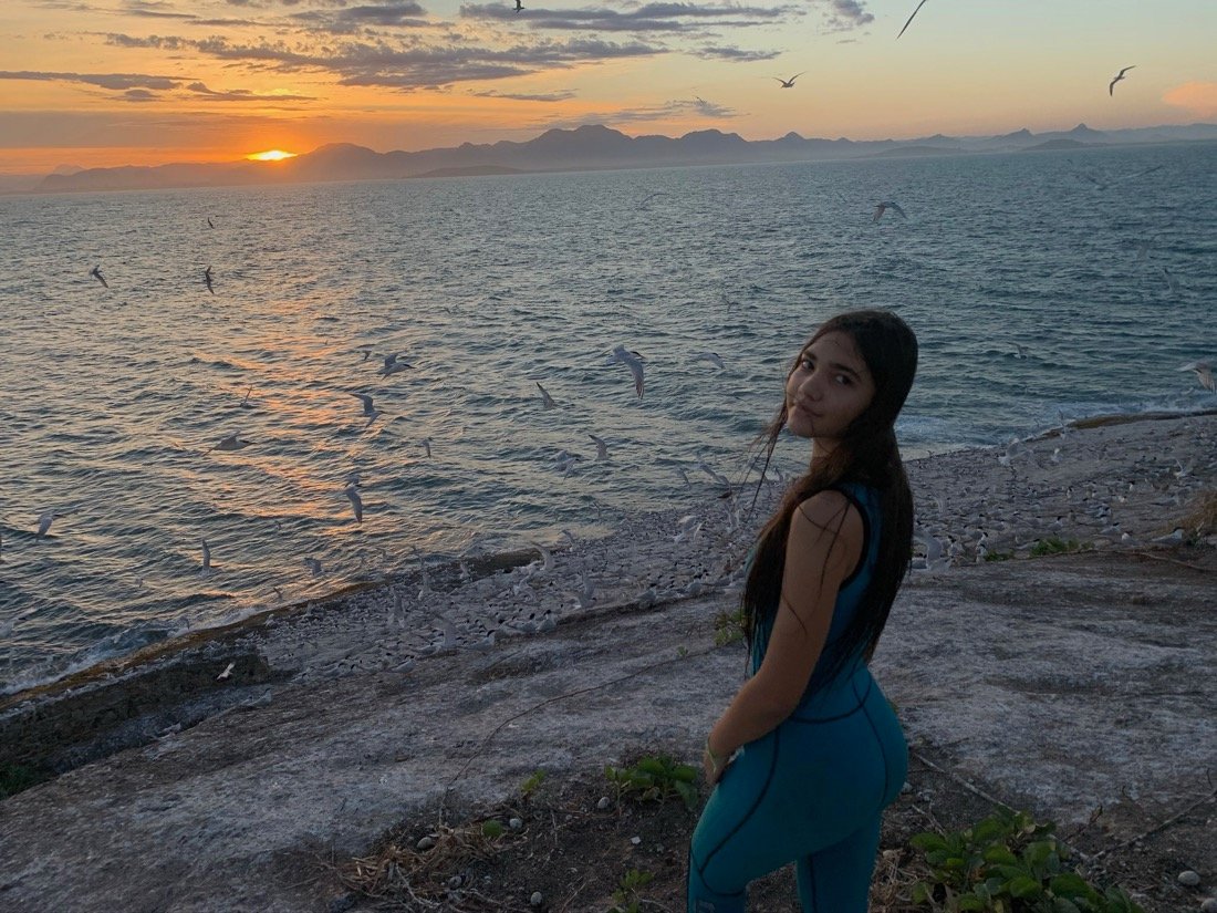 Raíssa no mar de Guarapari