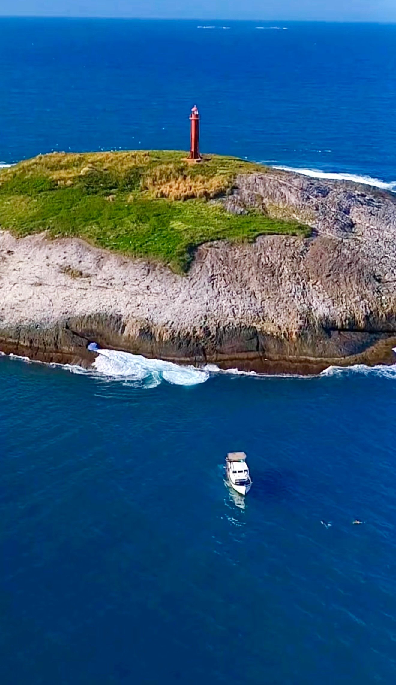 Mergulho de batismo nas aguas da Ilha Escalvada, em Guarapari, com a Atlantes